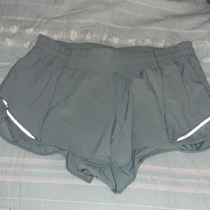 Lululemon Women’s Hotty Hot 2.5 inch lined running shorts